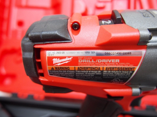 สว่านไร้สายไม่ใช้แปรงถ่านพร้อมด้ามจับ Milwaukee 2603-22 ไฟ18โวลท์พร้อมแท่นชาร์จแบ็ต2ก้อนและเคสพลาสติค