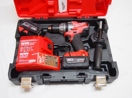 สว่านไร้สายไม่ใช้แปรงถ่านพร้อมด้ามจับ Milwaukee 2603-22 ไฟ18โวลท์พร้อมแท่นชาร์จแบ็ต2ก้อนและเคสพลาสติค