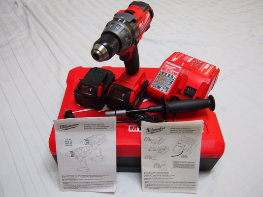 สว่านไร้สายไม่ใช้แปรงถ่านพร้อมด้ามจับ Milwaukee 2603-22 ไฟ18โวลท์พร้อมแท่นชาร์จแบ็ต2ก้อนและเคสพลาสติค