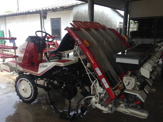 รถดานา YANMAR RR550 เก่านอกสภาพพร้อมใช้ รถดานา YANMAR RR550 เก่านอกสภาพพร้อมใช้