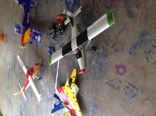 เครื่องบินวิทยุบังคับพร้อมรีโมท