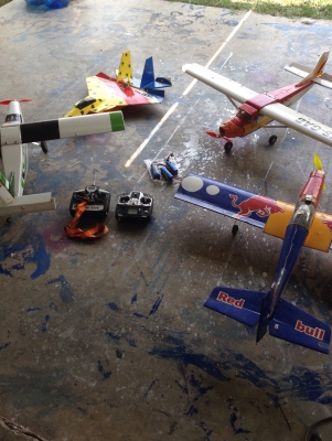 เครื่องบินวิทยุบังคับพร้อมรีโมท