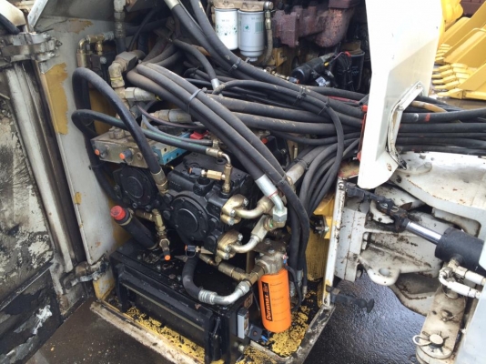 DYNAPAC CC422  ปี2000 (11ตัน) เครื่อง Cummin 4AA BT 3.9-C หากรอของได้ 60-90 วันติดต่อมาได้เลยครับ