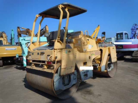 SAKAI SW650  ปี2003  (7ตัน) หากรอของได้ 30-45 วันติดต่อมาได้เลยครับ