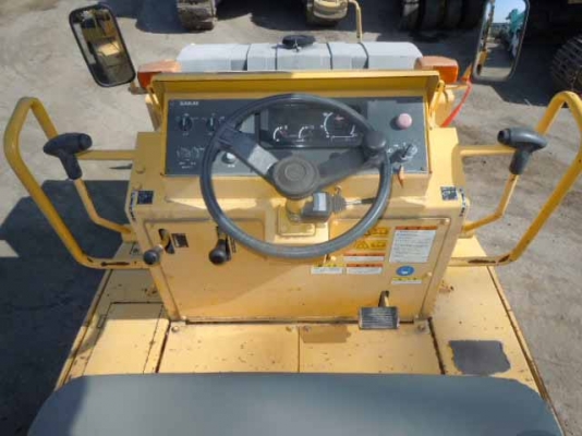 SAKAI SW650  ปี2003  (7ตัน) หากรอของได้ 30-45 วันติดต่อมาได้เลยครับ