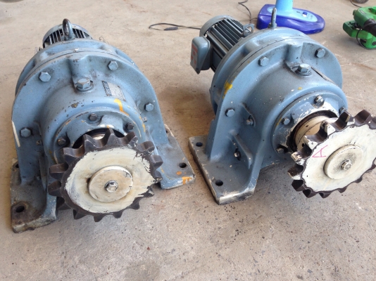 ขายมอเตอร์เกียร์ Cycro drive Sumitomo 2HP. 380V อัตราทด 1:165 รอบช้าแรงบิดเยอะ สภาพสวย วิ่งนิ่ม พร้อมใช้งาน มี 2 ตัวครับ ขายมอเตอร์เกียร์ Cycro drive Sumitomo 2HP. 380V อัตราทด 1:165 รอบช้าแรงบิดเยอะ สภาพสวย วิ่งนิ่ม พร้อมใช้งาน มี 2 ตัวครับ