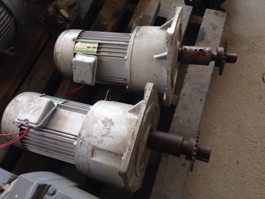 ขายมอเตอร์เกียร์หน้าแปรน Kimpo made in Taiwan 3HP. 380V อัตราทด 1:15 สภาพสวย วิ่งนิ่ม พร้อมใช้งาน มี 2 ตัวครับ ขายมอเตอร์เกียร์หน้าแปรน Kimpo made in Taiwan 3HP. 380V อัตราทด 1:15 สภาพสวย วิ่งนิ่ม พร้อมใช้งาน มี 2 ตัวครับ