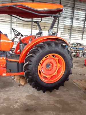 m7040มาอีกแล้วครับรถสวยมาก ทำงานเพียง1500ชั่วโมงครับ m7040มาอีกแล้วครับรถสวยมาก ทำงานเพียง1500ชั่วโมงครับ