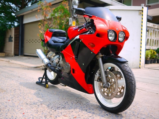 ขาย cbr400 พร้อมทะเบียนแท้ รถเดิมแฟริ่งเดิมนักสะสมไม่ควรพลาด เครื่องดีมาก พร้อมล้างคาร์บูเช็ควาวเช็คระบบไฟเรียบร้อย ขาย cbr400 พร้อมทะเบียนแท้ รถเดิมแฟริ่งเดิมนักสะสมไม่ควรพลาด เครื่องดีมาก พร้อมล้างคาร์บูเช็ควาวเช็คระบบไฟเรียบร้อย