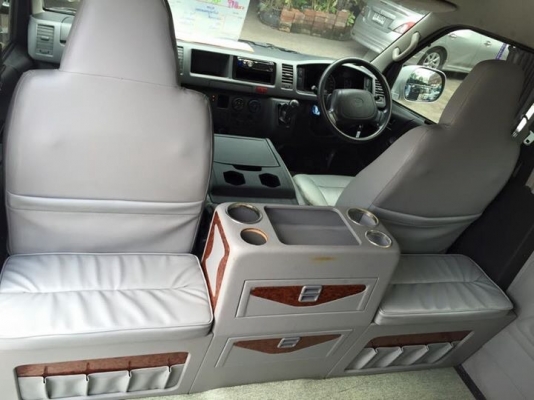 TOYOTA COMMUTER 2.5 ดีเซล ปี 12 สีเทา TOYOTA COMMUTER 2.5 ดีเซล ปี 12 สีเทา