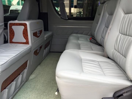 TOYOTA COMMUTER 2.5 ดีเซล ปี 12 สีเทา TOYOTA COMMUTER 2.5 ดีเซล ปี 12 สีเทา