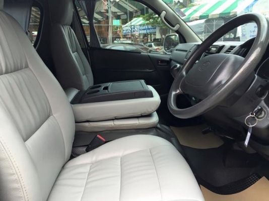 TOYOTA COMMUTER 2.5 ดีเซล ปี 12 สีเทา TOYOTA COMMUTER 2.5 ดีเซล ปี 12 สีเทา