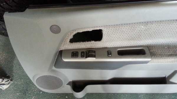 แผงประตูดีแม็ค แค๊บ พร้อมสวิทช์ตวมควมกระจกไฟฟ้า แผงประตูดีแม็ค แค๊บ พร้อมสวิทช์ตวมควมกระจกไฟฟ้า