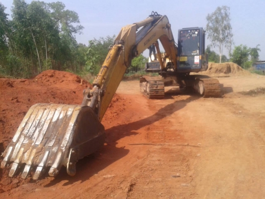 ขายแบ็คโครPC200-3KOMATSU เครื่องเดิม ปั้มพ์เดิม แรงดี บอร์ดี้สวย พร้อมใช้ ใช้งานอยู่หน้างาน 0857698049 0887115178