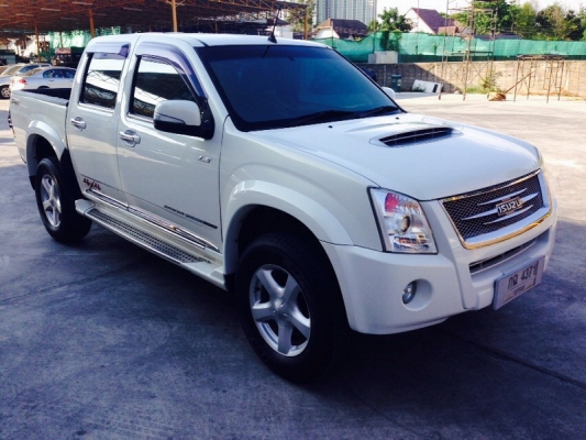 ISUZU D-MAX 4 ประตู 4WD ปี 2011 ตัว TOPรถสวย ARIBAG คู่ เบรค ABS เบาะหนัง มีจอทีวี+กล้องถอยหลัง สีสวย รถพร้อมใช้งาน จัดไฟแนนได้ ฟรีดาวน์