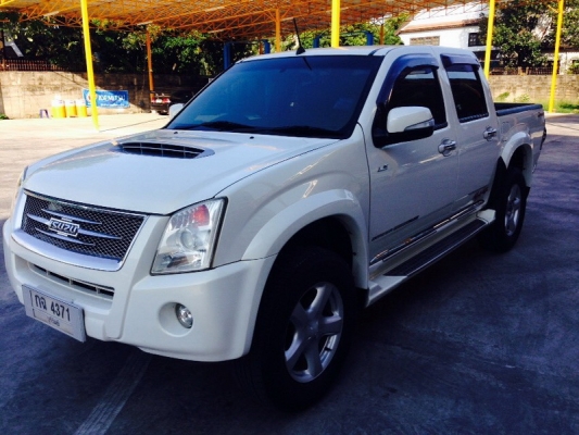 ISUZU D-MAX 4 ประตู 4WD ปี 2011 ตัว TOPรถสวย ARIBAG คู่ เบรค ABS เบาะหนัง มีจอทีวี+กล้องถอยหลัง สีสวย รถพร้อมใช้งาน จัดไฟแนนได้ ฟรีดาวน์