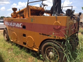 ขายด่วนตัวคีบไม้ คีบเหล็กสำหรับรถขุดPC40 เก่าญี่ปุ่น ถอดจากรถ 18,500