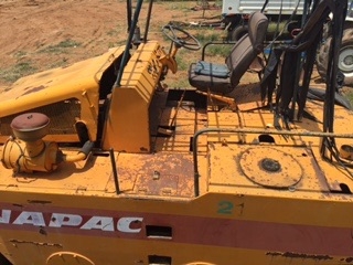 ขายด่วนตัวคีบไม้ คีบเหล็กสำหรับรถขุดPC40 เก่าญี่ปุ่น ถอดจากรถ 18,500