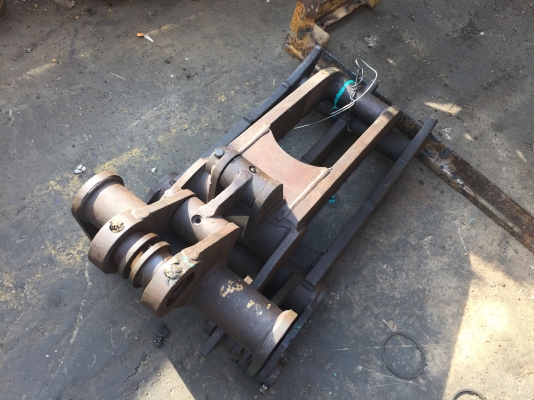 ขายด่วนตัวคีบไม้ คีบเหล็กสำหรับรถขุดPC40 เก่าญี่ปุ่น ถอดจากรถ 18,500