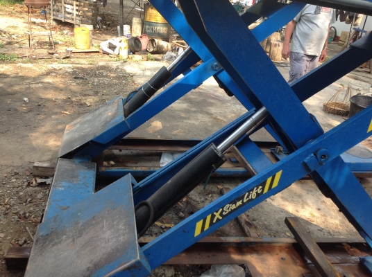 ขายแสตนยกรถปิ๊กอัพ สำหรับช่างที่ใช้ในอู่ซ่อมรถ