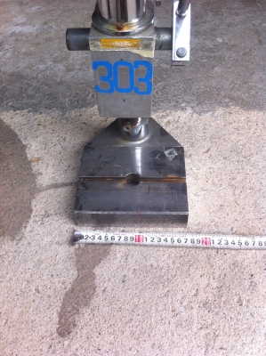 แท่นกดอัดขิ้นงานแบบตั้งโต็ะ ขนาดค่อนข้างใหญ่ หัวถอดสวมได้ต้ามต้องการ