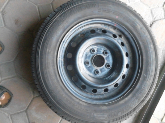 205/70 R15 MICHELIN  Vanpic พร้อมกะทะ 5 รู VIGO  tel. 0814273941