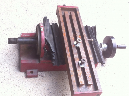 ขุดฐานเลื่อน X - Y ของเครื่องจักรแกนนเลื่อนซ้าย-ขวาได้ 30 ซม. ด้านบนมีร่องยึดขิ้นงาน