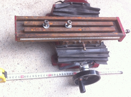 ขุดฐานเลื่อน X - Y ของเครื่องจักรแกนนเลื่อนซ้าย-ขวาได้ 30 ซม. ด้านบนมีร่องยึดขิ้นงาน