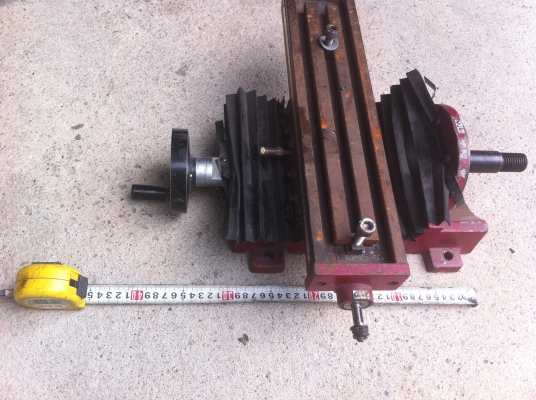 ขุดฐานเลื่อน X - Y ของเครื่องจักรแกนนเลื่อนซ้าย-ขวาได้ 30 ซม. ด้านบนมีร่องยึดขิ้นงาน