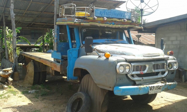 ขายด่วนISUZUหกล้อหน้ายาวหางปลาทะเบียนพร้อมท้ายลาดแล้วราคาเบาๆโทร0843923995