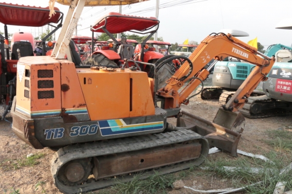 รถขุด FURUKAWA เทียบเท่า PC30-5 เก่านอกพร้อมใช้ รถขุด FURUKAWA เทียบเท่า PC30-5 เก่านอกพร้อมใช้