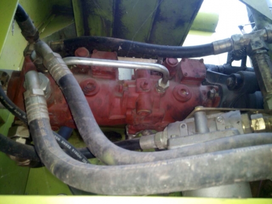 ขายขาดทุนเยอะ รถเกี่ยวรุ่นไหม่ซื้อมาได้2ปี ระบบดีคล่องตัวพร้อมใช้สุดๆระบบขับเครื่อนเหมือนรถใหญ่ครับ