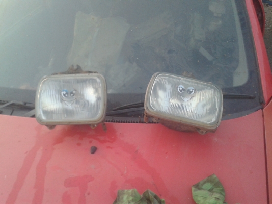 ไฟหน้า1คู่300 เปลียนหลอดได้