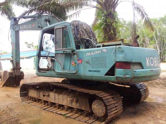 KOBELCO SK200MARK3ขายตามสภาพจะเอาไปซ่อมหรือตัดขายอะไหล่มีกำไรครับ