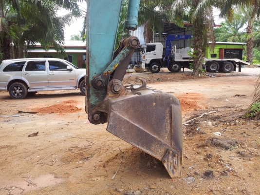 KOBELCO SK200MARK3ขายตามสภาพจะเอาไปซ่อมหรือตัดขายอะไหล่มีกำไรครับ