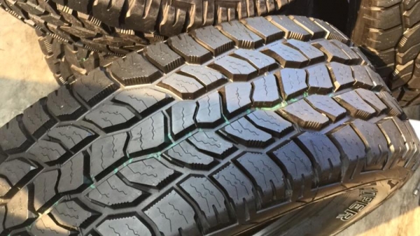 Cooper Discoverer A/T3 285 65 r18 ตุ่มหน้ายางอยู่ครบ