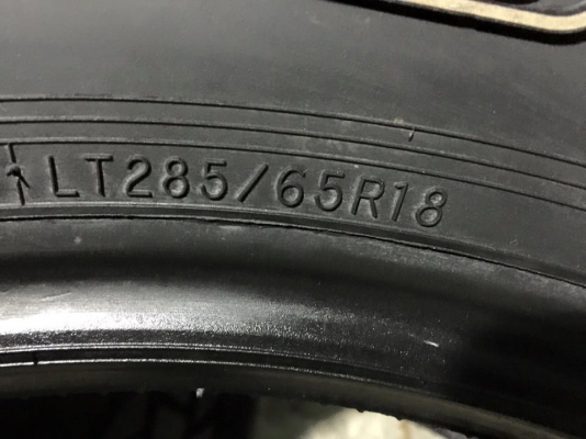 Cooper Discoverer A/T3 285 65 r18 ตุ่มหน้ายางอยู่ครบ