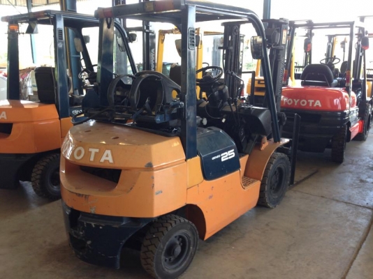 รถโฟล์คลิฟท์มือสอง toyota รุ่น 7FGL25  ใช้งานได้ 2 ระบบ