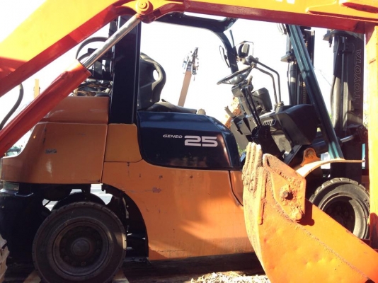 รถโฟล์คลิฟท์มือสอง toyota รุ่น 7FGL25  ใช้งานได้ 2 ระบบ