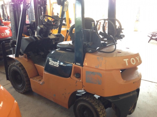 รถโฟล์คลิฟท์มือสอง toyota รุ่น 7FGL25  ใช้งานได้ 2 ระบบ