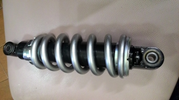 ขายโช็คหลังkawasaki versus 2011(เดิมเก่าเก็บ) ขายโช็คหลังkawasaki versus 2011(เดิมเก่าเก็บ)