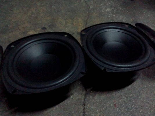 ขายลำโพงเสียงกลาง 6" ขาย 2 คุ่ เชิญชมด้านในครับ สุดคุ้ม ขายถุกๆ 3200.- ขายลำโพงเสียงกลาง 6" ขาย 2 คุ่ เชิญชมด้านในครับ สุดคุ้ม ขายถุกๆ 3200.-