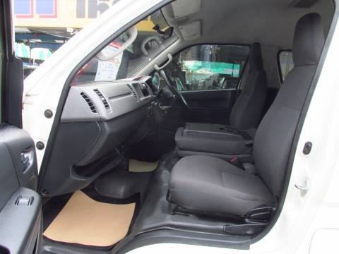 รถตู้ดีเซลล์ เดิมๆ บางๆ ไมล์น้อยๆ ปี 2012 เบาะหนังสามแถว ราคา 879,000 บาท สวย บาง เดิม วิ่งน้อยๆ สวยหยดไฟย้อย สินค้าเค้าคุณภาพจริงๆ  ขายพร้อมเงื่อนใข ดีๆ ฟรีอะหลั่ย และค่าแรง ช่างหลังการขาย โทร 092-272-6669 คุณตันหยงค่ะฝ่ายส่งเสริมการขาย