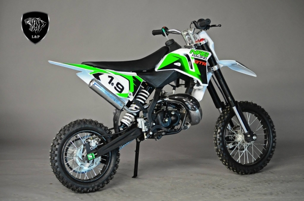 วิบาก ใหม่ล่าสุด 2 จังหวะ 50 CC ล้อ หน้า 14 หลัง 12 รถแข่ง รุ่น JACOB MINI โช็คหน้าหัวกลับ โช็คหลัง นิ่ม กระโดได้ ท่อเสียงรถสูตร เป็น ออโต้บิดแล้วไปเลย ขี่ง่าย ไม่ต้องเข้าเกียร์ ดิสเบรค หน้า หลัง เท่ สไตร์ รถสูตร สนาม ราคาโปรโมชั่น จาก 29000 ช่วงแนะนำเหลื