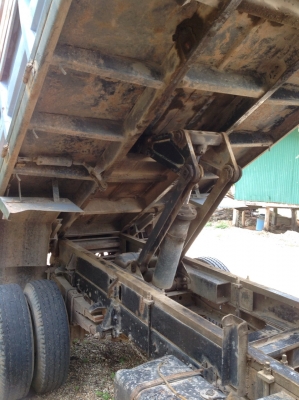 รถอีซูซุ 6 ล้อดั้ม 120 แรงม้า.  ปี 40  ( ฝาขาว. )    สนใจติดต่อ  081 - 6079515