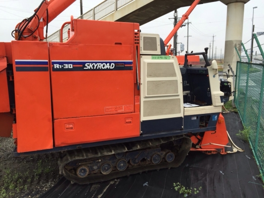 รถเกี่ยวข้าว KUBOTA R1-30 G เก่านอกสภาพสวย รถเกี่ยวข้าว KUBOTA R1-30 G เก่านอกสภาพสวย