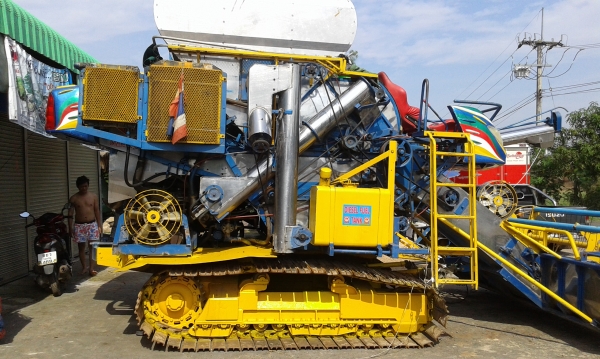 ขายรถเกี่ยวเกษตรพัฒนา รุ่นไอ้หนุ่มไวไฟ สภาพพร้อมใชั ตัวเดิน 12 ht เครื่่อง isuzu 6hh1 210 เทอร์โบ ขายรถเกี่ยวเกษตรพัฒนา รุ่นไอ้หนุ่มไวไฟ สภาพพร้อมใชั ตัวเดิน 12 ht เครื่่อง isuzu 6hh1 210 เทอร์โบ