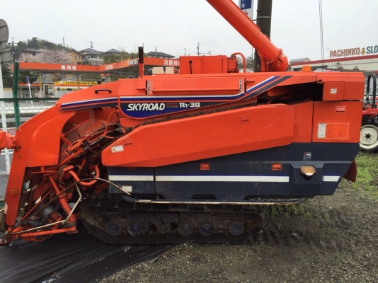 รถเกี่ยวข้าว KUBOTA  R1-30 G เก่านอกสภาพสวย