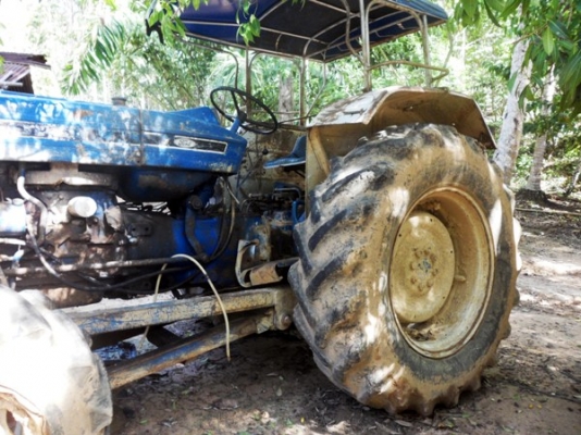 รถไถ Ford 2 เพลา ขับเคลื่อน 4 ล้อ 4 สูบ รถไถ Ford 2 เพลา ขับเคลื่อน 4 ล้อ 4 สูบ