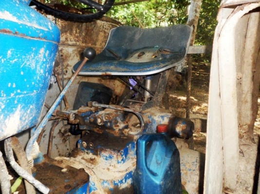 รถไถ Ford 2 เพลา ขับเคลื่อน 4 ล้อ 4 สูบ รถไถ Ford 2 เพลา ขับเคลื่อน 4 ล้อ 4 สูบ